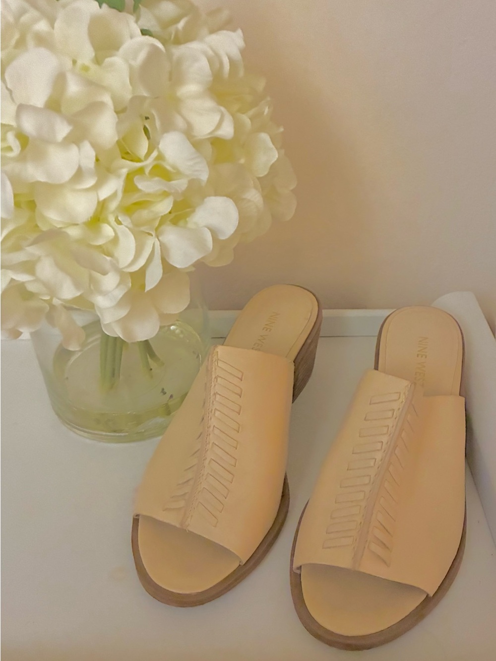NINE WEST  Nude/Tan Open-Toe Slide Mules